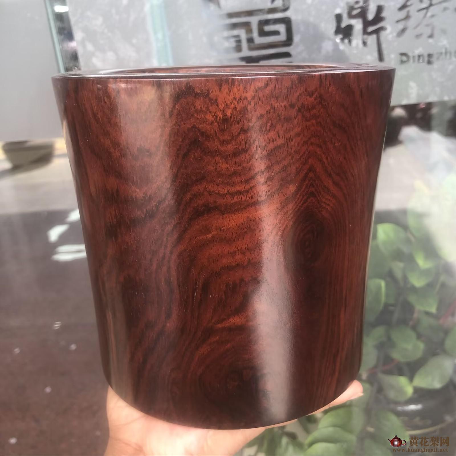 海南黄花梨明式笔筒，紫油梨老料。